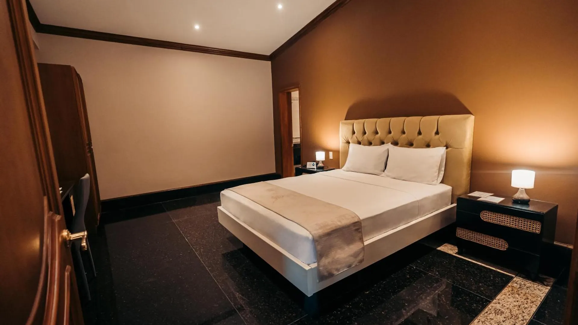 Luxva Hotel Boutique contacts